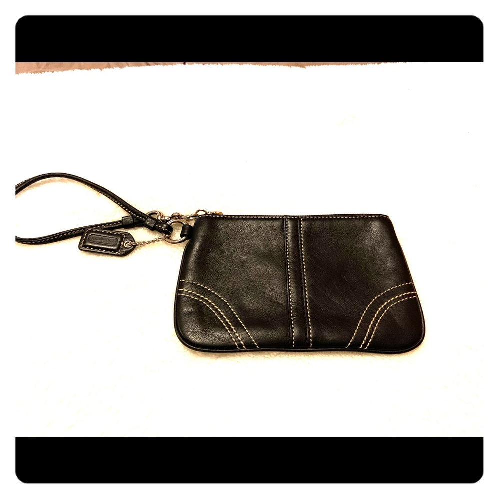 🌟Like New Small Leather Coach Wristlet🌟